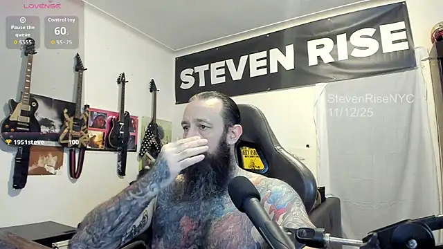 Snapshot of StevenRiseNYC chatting on 11/13/25, 03:05 StevenRiseNYC online show from 11/13/25, 03:05