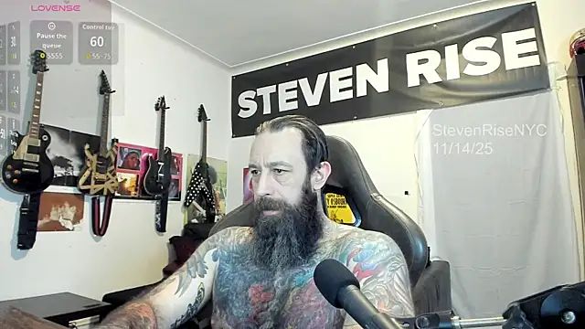Snapshot of StevenRiseNYC chatting on 11/14/25, 01:43 StevenRiseNYC online show from 11/14/25, 01:43