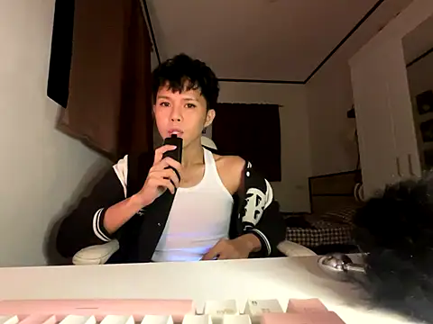 Snapshot of Plaxtique chatting on 09/26/25, 07:18 Plaxtique online show from 09/26/25, 07:18