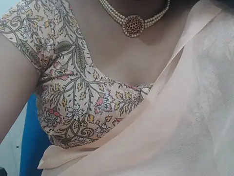 Snapshot of Lovely_Siri_23 chatting on 05/18/26, 05:30 Lovely Siri 23 online show from 05/18/26, 05:30