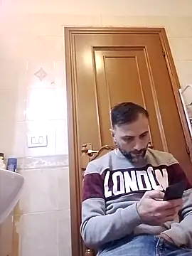 Snapshot of coppiasenzacensura chatting on 11/28/25, 03:25 coppiasenzacensura online show from 11/28/25, 03:25