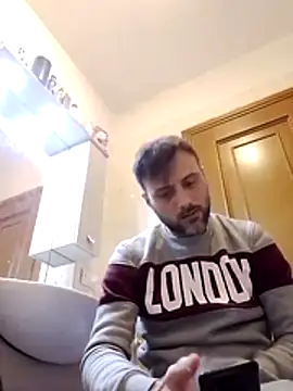 Snapshot of coppiasenzacensura chatting on 01/05/26, 05:27 coppiasenzacensura online show from 01/05/26, 05:27