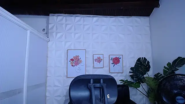 Snapshot of Valentinaa_mature chatting on 09/08/25, 05:34 Valentinaa mature online show from 09/08/25, 05:34