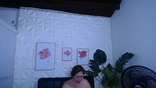 Snapshot of Valentinaa_mature chatting on 09/16/25, 12:55 Valentinaa mature online show from 09/16/25, 12:55