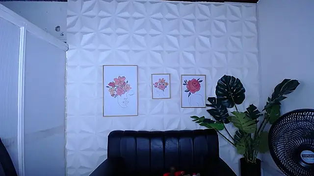 Snapshot of Valentinaa_mature chatting on 09/23/25, 10:24 Valentinaa mature online show from 09/23/25, 10:24