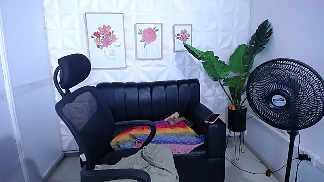 Snapshot of Valentinaa_mature chatting on 11/06/25, 11:26 Valentinaa mature online show from 11/06/25, 11:26