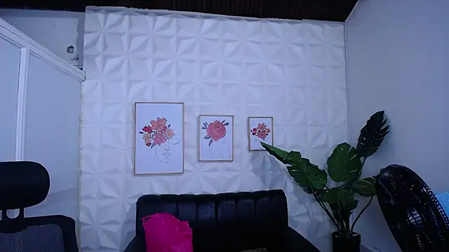 Snapshot of Valentinaa_mature chatting on 11/21/25, 11:03 Valentinaa mature online show from 11/21/25, 11:03