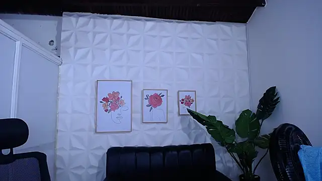 Snapshot of Valentinaa_mature chatting on 11/24/25, 09:03 Valentinaa mature online show from 11/24/25, 09:03