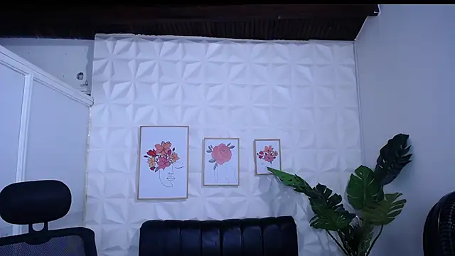 Snapshot of Valentinaa_mature chatting on 01/08/26, 10:34 Valentinaa mature online show from 01/08/26, 10:34