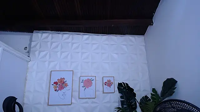 Snapshot of Valentinaa_mature chatting on 02/19/26, 08:05 Valentinaa mature online show from 02/19/26, 08:05