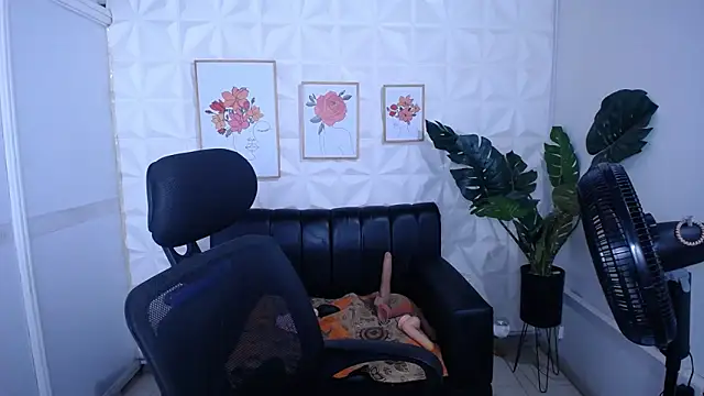 Snapshot of Valentinaa_mature chatting on 02/26/26, 09:30 Valentinaa mature online show from 02/26/26, 09:30