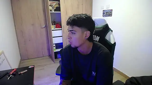 Snapshot of matias_bianco chatting on 09/25/25, 01:42 matias bianco online show from 09/25/25, 01:42