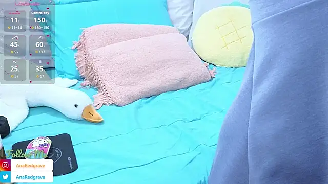 Snapshot of AnnaRedgrave chatting on 09/26/25, 03:27 AnnaRedgrave online show from 09/26/25, 03:27