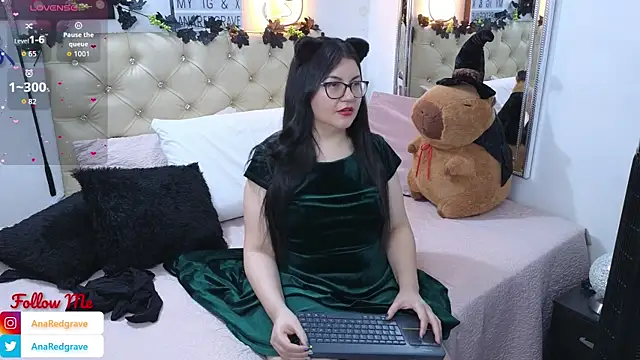 Snapshot of AnnaRedgrave chatting on 11/23/25, 08:25 AnnaRedgrave online show from 11/23/25, 08:25