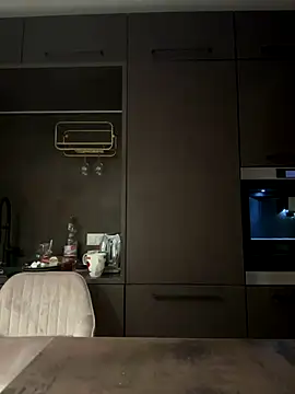 Snapshot of Bella-Tight chatting on 11/16/25, 06:19 Bella-Tight online show from 11/16/25, 06:19