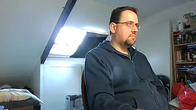 Snapshot of rdewaard81 chatting on 10/01/25, 08:42 rdewaard81 online show from 10/01/25, 08:42