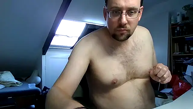 Snapshot of rdewaard81 chatting on 10/23/25, 10:36 rdewaard81 online show from 10/23/25, 10:36