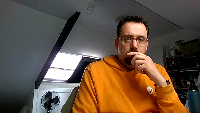 Snapshot of rdewaard81 chatting on 10/29/25, 11:56 rdewaard81 online show from 10/29/25, 11:56