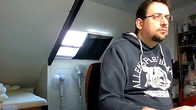 rdewaard81 online show from 11/21/25, 08:02