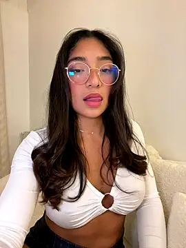 Snapshot of Bellafr chatting on 10/17/25, 05:37 Bellafr online show from 10/17/25, 05:37