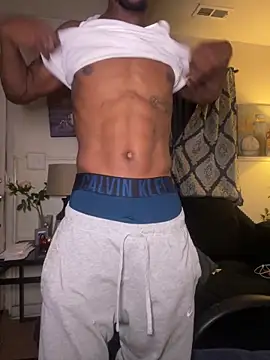 Snapshot of LawrenceBanques chatting on 12/22/25, 04:20 LawrenceBanques online show from 12/22/25, 04:20