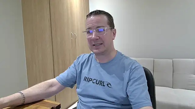 BrettJ81 online show from 10/27/25, 05:28