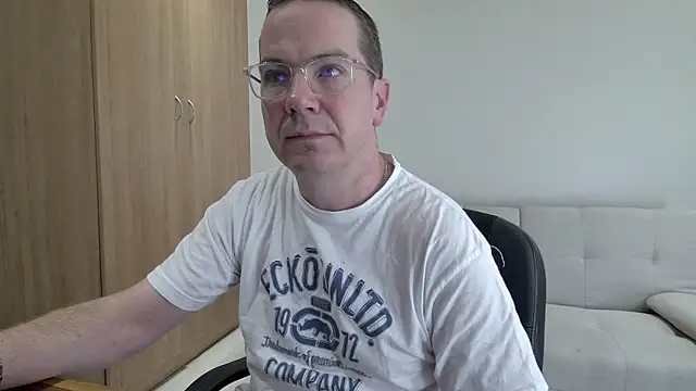 BrettJ81 online show from 04/11/26, 01:48