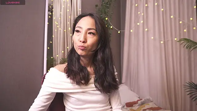 1reisatumi  online show from 12/16/25, 09:09