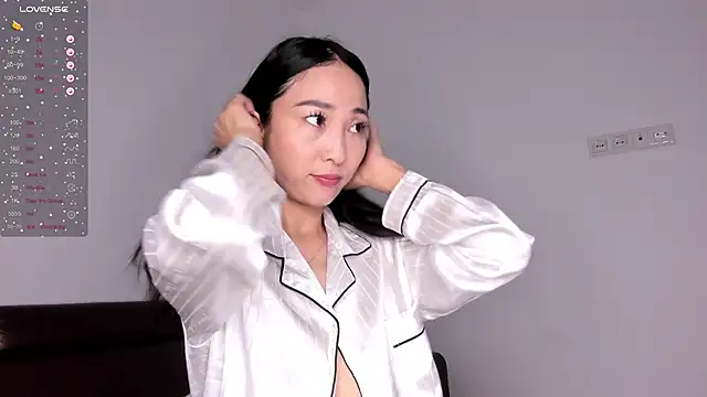 1reisatumi  online show from 06/16/26, 10:18
