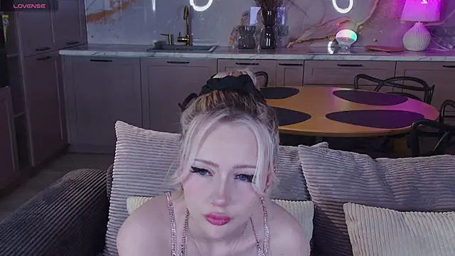 Snapshot of Lexitey chatting on 01/14/26, 11:20 Lexitey online show from 01/14/26, 11:20