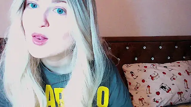 Snapshot of Sara4uu chatting on 10/16/25, 11:39 Sara4uu online show from 10/16/25, 11:39