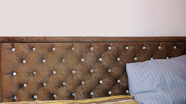 Snapshot of Sara4uu chatting on 12/15/25, 02:05 Sara4uu online show from 12/15/25, 02:05