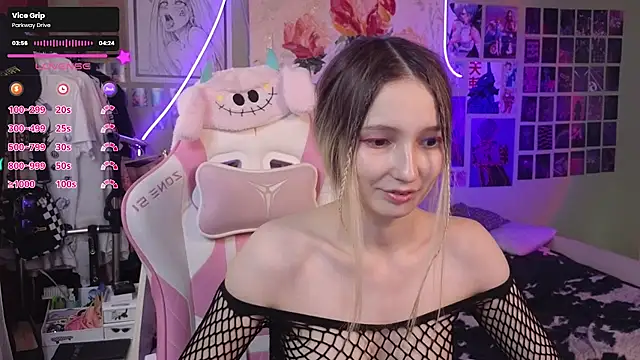 Snapshot of Evie_Ro chatting on 03/03/25, 10:38 Evie Ro online show from 03/03/25, 10:38