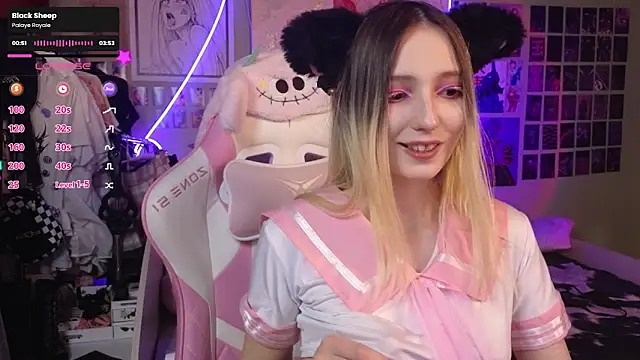 Snapshot of Evie_Ro chatting on 03/19/25, 12:04 Evie Ro online show from 03/19/25, 12:04