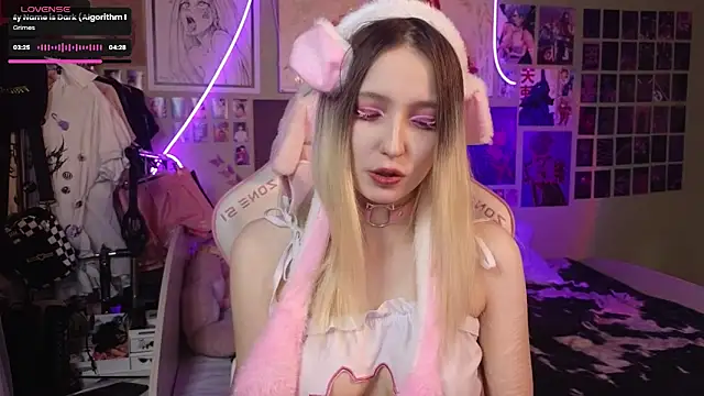 Snapshot of Evie_Ro chatting on 03/19/25, 07:06 Evie Ro online show from 03/19/25, 07:06