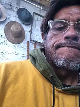 Snapshot of kvr27 chatting on 10/13/25, 04:07 kvr27 online show from 10/13/25, 04:07