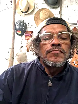 Snapshot of kvr27 chatting on 10/21/25, 12:06 kvr27 online show from 10/21/25, 12:06