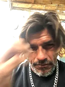 Snapshot of kvr27 chatting on 10/27/25, 01:15 kvr27 online show from 10/27/25, 01:15