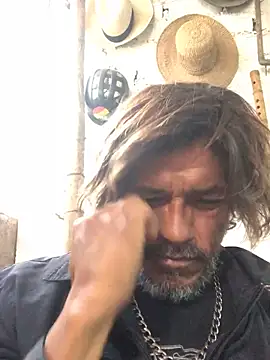 Snapshot of kvr27 chatting on 10/31/25, 11:44 kvr27 online show from 10/31/25, 11:44