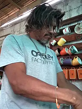 Snapshot of kvr27 chatting on 11/25/25, 11:54 kvr27 online show from 11/25/25, 11:54