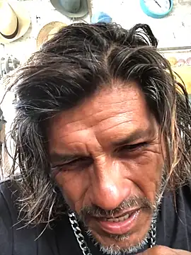 Snapshot of kvr27 chatting on 12/17/25, 09:43 kvr27 online show from 12/17/25, 09:43