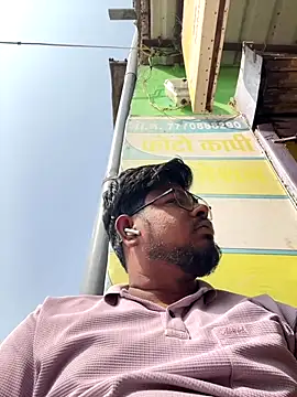 u wan me online show from 11/17/25, 10:32