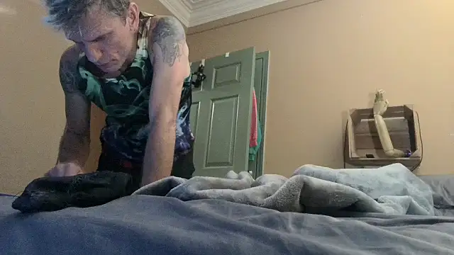 Snapshot of leahcimnikral chatting on 11/14/25, 07:29 leahcimnikral online show from 11/14/25, 07:29