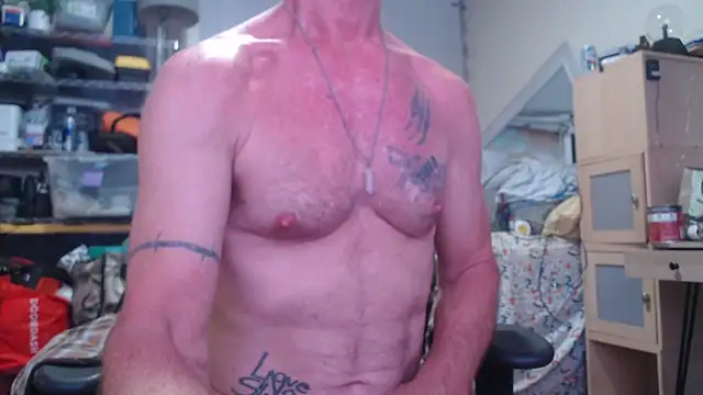 Snapshot of lovenoslut2 chatting on 11/13/25, 12:26 lovenoslut2 online show from 11/13/25, 12:26