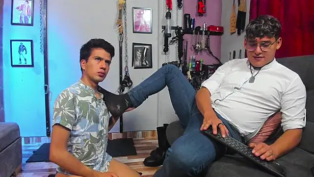 dom2travelersss online show from 02/21/25, 02:38