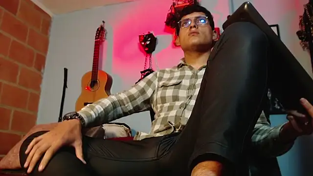 dom2travelersss online show from 09/15/25, 02:06