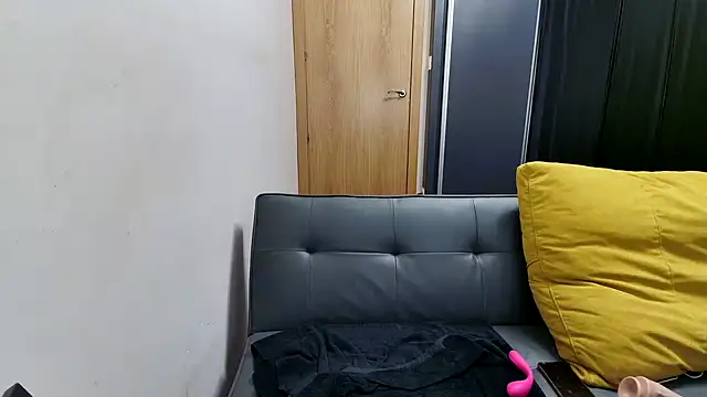 Snapshot of Lustylia chatting on 02/11/25, 04:13 Lustylia online show from 02/11/25, 04:13