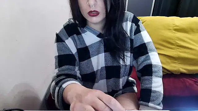 Snapshot of Lustylia chatting on 03/01/25, 04:44 Lustylia online show from 03/01/25, 04:44