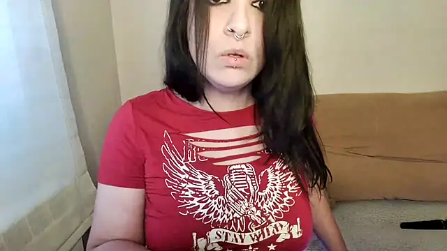 Snapshot of Lustylia chatting on 10/22/25, 10:26 Lustylia online show from 10/22/25, 10:26