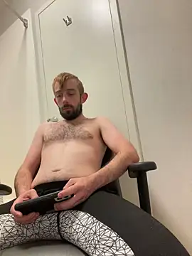 Snapshot of afTerparTycloudz chatting on 02/24/25, 02:19 afTerparTycloudz online show from 02/24/25, 02:19